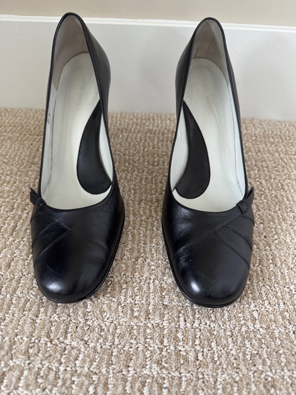 Nine West Classic Black Women’s Leather Pumps - size 11M